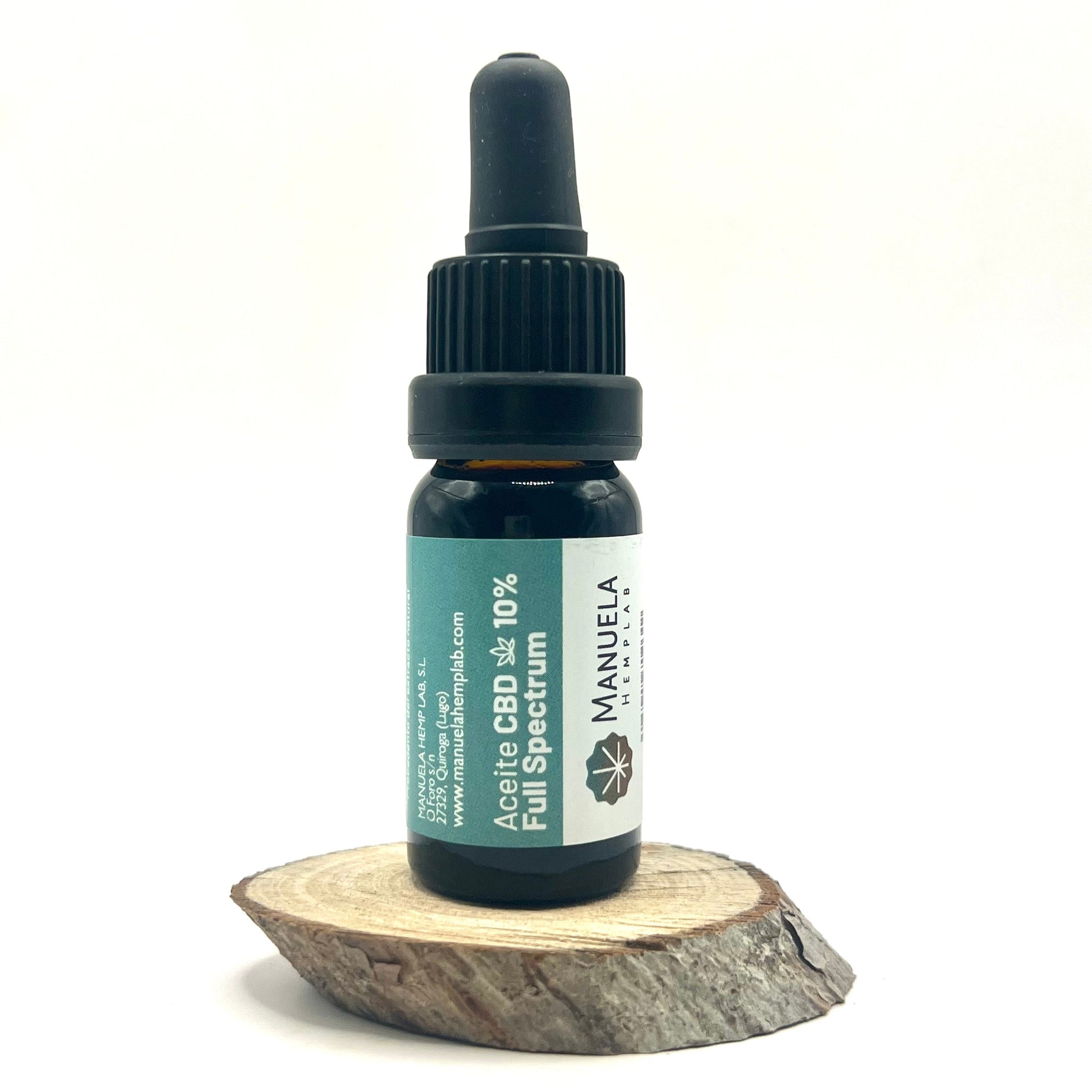 Descubre el Aceite CBD 10 % de Espectro Completo, elaborado con extracto puro de Cannabis Sativa L. y disuelto en aceite de oliva virgen extra.
Su fórmula combina cannabinoides menores (CBC, CBG, CBN, CBDV), terpenos, vitaminas, flavonoides y minerales para ofrecer un efecto séquito óptimo, potenciando los beneficios naturales del cáñamo sin efectos psicoactivos.