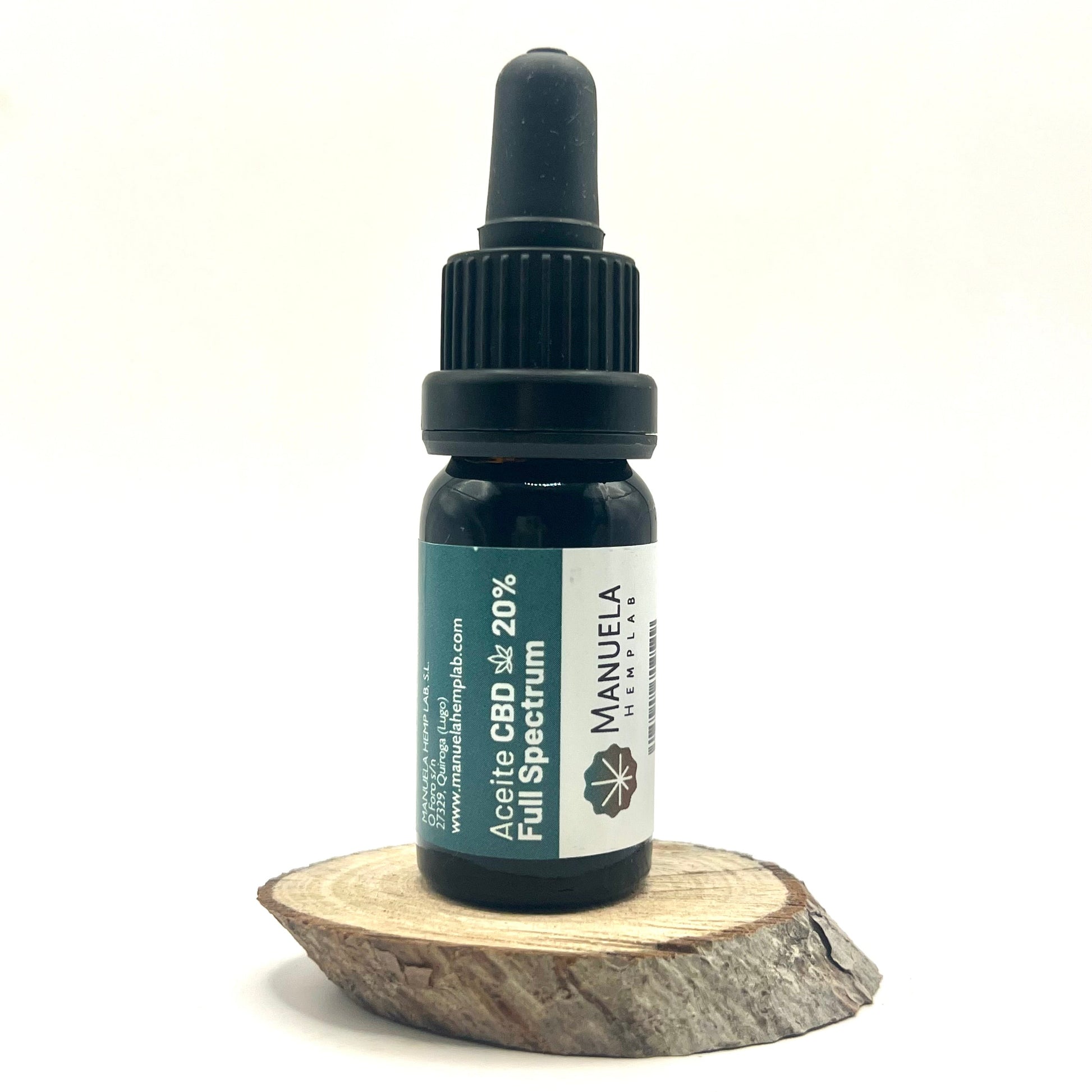 Descubre el Aceite CBD 20 % de Espectro Completo, elaborado con extracto puro de Cannabis Sativa L. y disuelto en aceite de oliva virgen extra.
Su fórmula combina cannabinoides menores (CBC, CBG, CBN, CBDV), terpenos, vitaminas, flavonoides y minerales para ofrecer un efecto séquito óptimo, potenciando los beneficios naturales del cáñamo sin efectos psicoactivos.