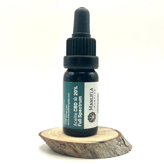 Descubre el Aceite CBD 20 % de Espectro Completo, elaborado con extracto puro de Cannabis Sativa L. y disuelto en aceite de oliva virgen extra.
Su fórmula combina cannabinoides menores (CBC, CBG, CBN, CBDV), terpenos, vitaminas, flavonoides y minerales para ofrecer un efecto séquito óptimo, potenciando los beneficios naturales del cáñamo sin efectos psicoactivos.
