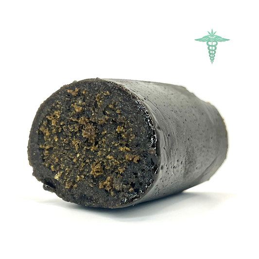 Esta resina, inspirada en una resina afgana, tiene una textura mantecosa, muy suave al tacto y aceitosa , como su propio nombre indica. Sus notas aromáticas son intensamente florales, con un perfil dulce y resinado que recuerda a la clásica bellota, pero con una identidad propia. Su aroma marcadamente dulce se entrelaza con matices florales y un toque aceitoso que desprende una fragancia cautivadora.