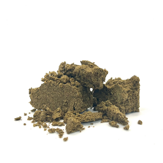 Esta resina, con una textura esponjosa y fácil de manipular, destaca por su aroma natural a marihuana, evocando un perfil clásico y auténtico. Su textura única se deshace suavemente al contacto, ofreciendo una experiencia sensorial inigualable.