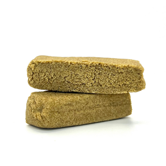 Esta resina es un polen rubio cremoso , que se deshace fácilmente al tacto. Su aroma ofrece un equilibrio perfecto entre notas cítricas y dulces, creando una experiencia afrutada y refrescante.