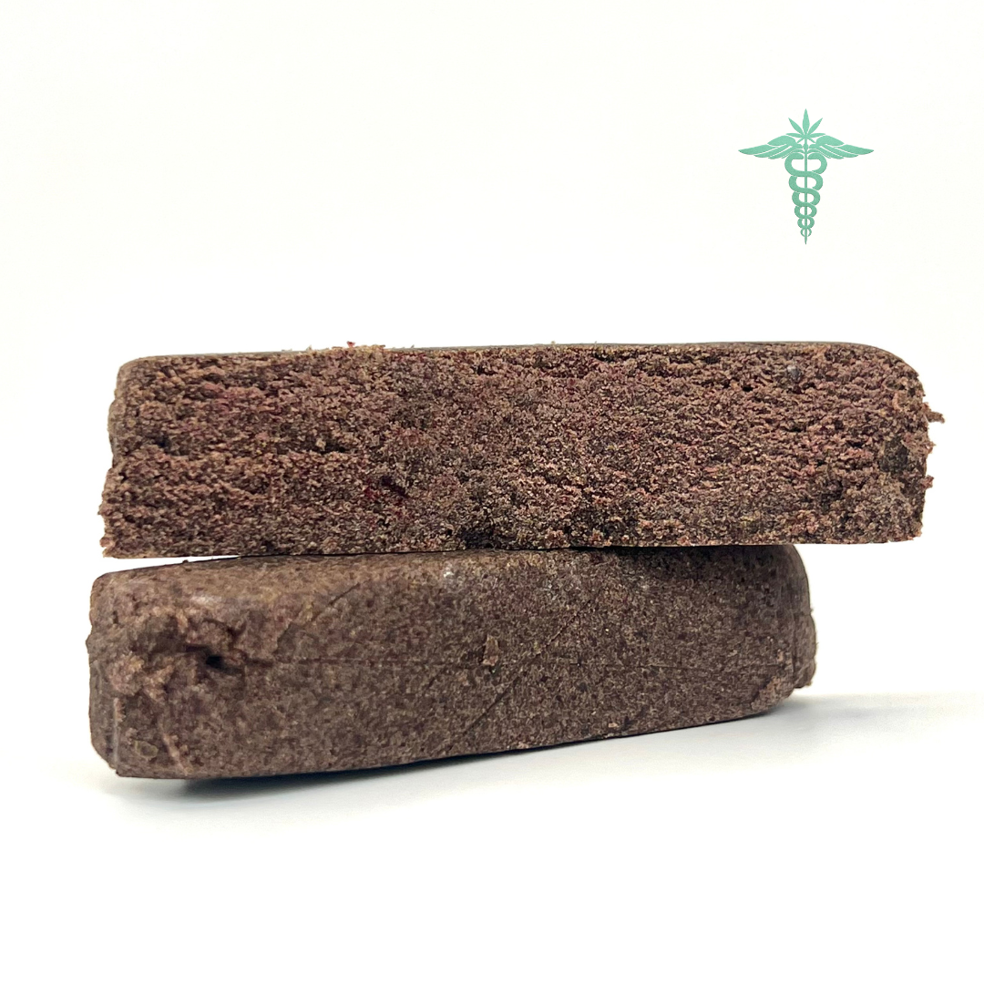 Esta resina, como su propio nombre indica, es de color lila debido a que se ha obtenido a partir de flores de CBD de la variedad Purple Punch. Su textura es cremosa y ligeramente terrosa, que se deshace al tacto. Las notas aromáticas son terrosas, afrutadas y dulces, con un toque que recuerda a la mora.