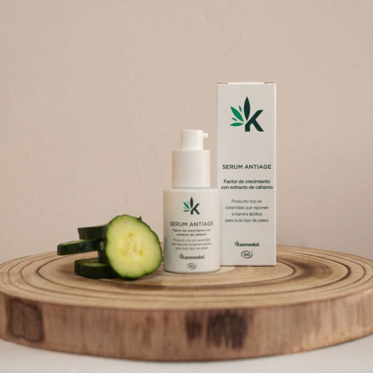 Rejuvenece tu piel con este suero enriquecido con factores de crecimiento y 825 mg de CBD . Su fórmula avanzada activa la regeneración celular, reduce las arrugas, unifica el tono y mejora la textura para un rostro más luminoso y revitalizado.